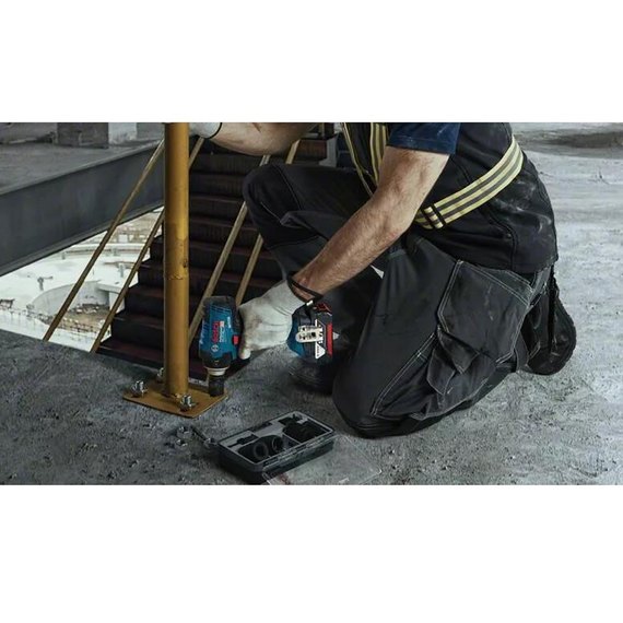 Аккумуляторный ударный гайковерт Bosch Professional GDS 18V-400 (06019K0020), изображение 3