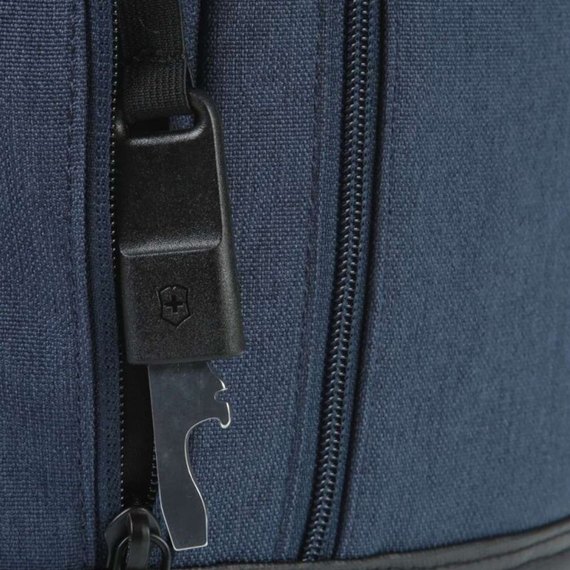 Рюкзак Victorinox Almont Deluxe Flapover Laptop Classic Deep Lake 18л (Vt605312), Цвет: Синий, изображение 12